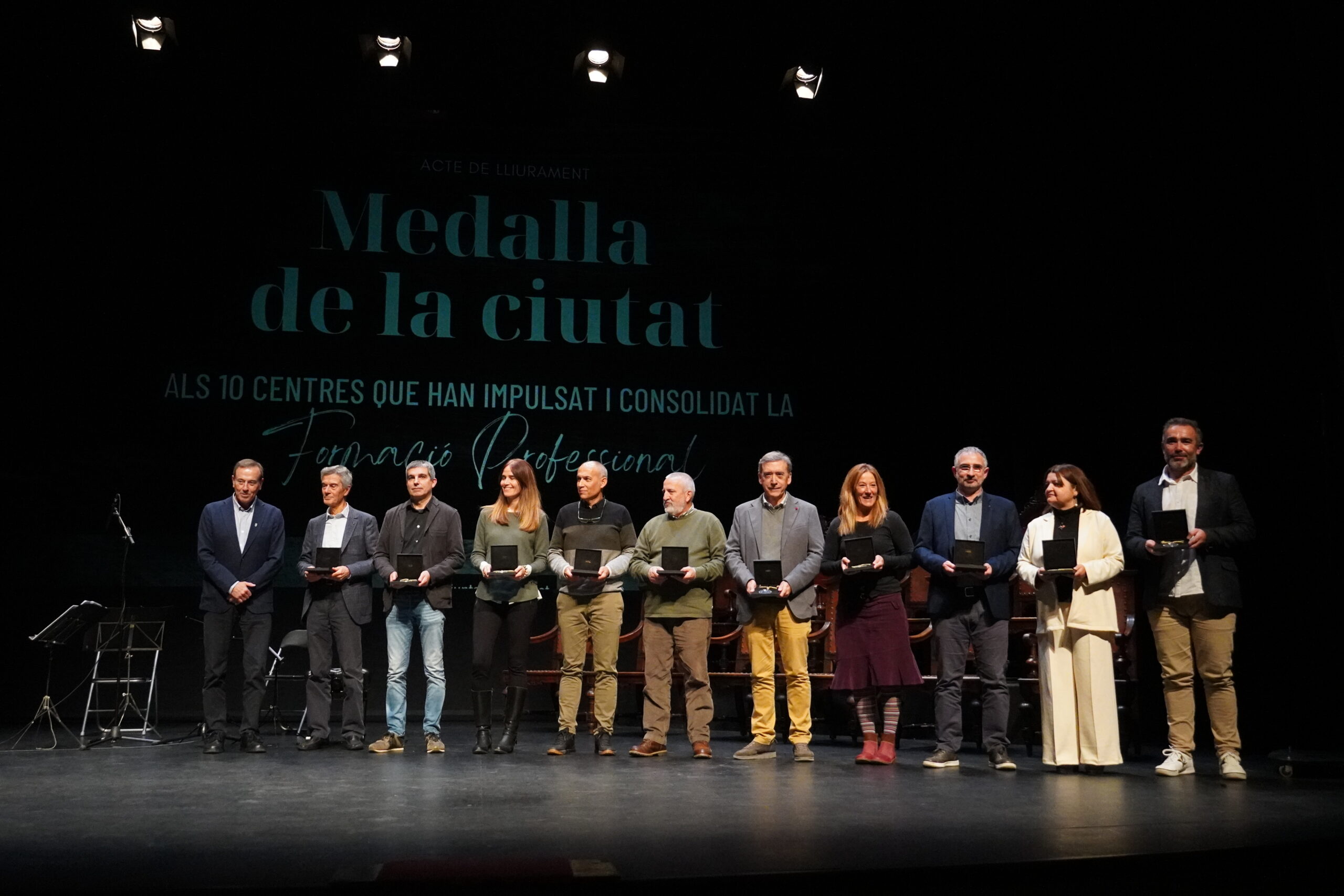 L’Escola D’Art D’Olot Rep La Medalla De La Ciutat